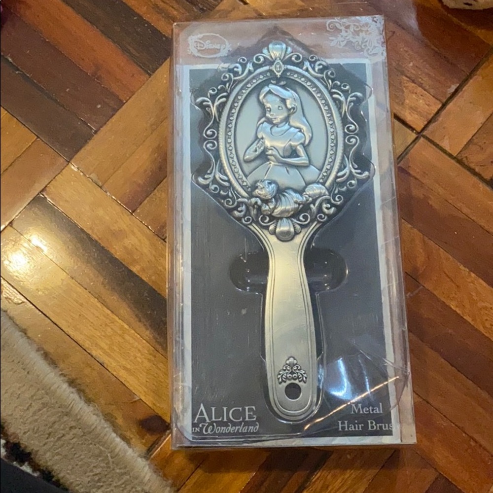 Alice Metal brush